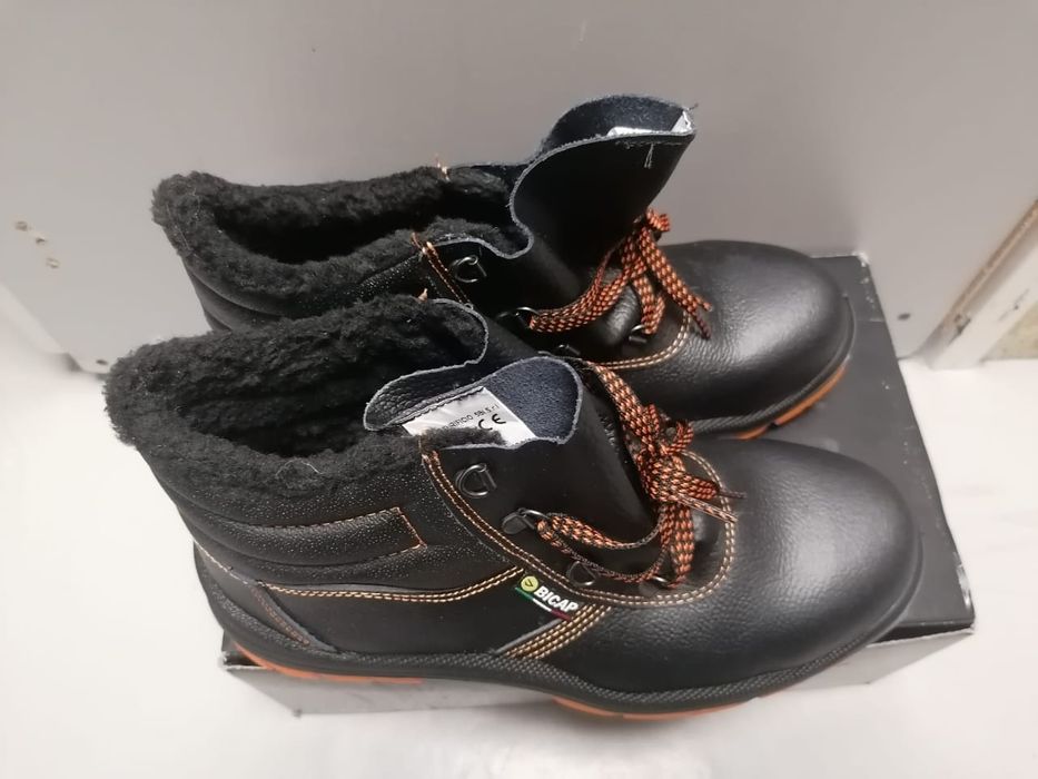 Продам ботинки 42р.