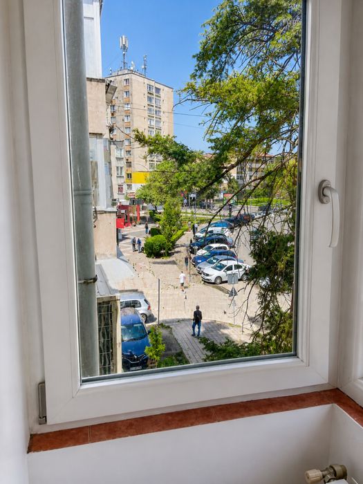 Apartament 2 camere 56 mp, semidecomandat caracal centru cu boxa 9 mp