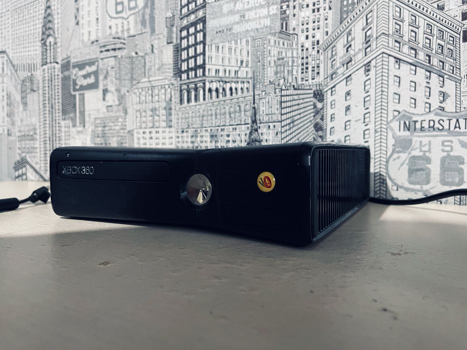 Продам Xbox 360 (прошитая) + Microsoft Kinect