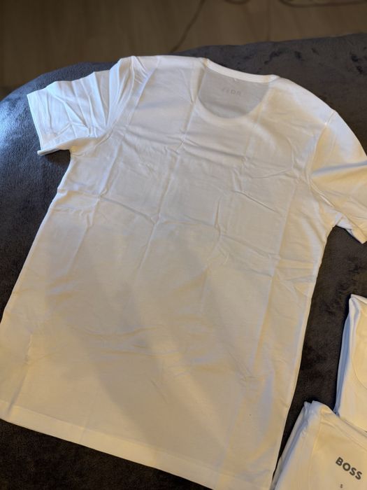 BOSS set 3 tricouri albe cu logo piept bumbac marimea S noi