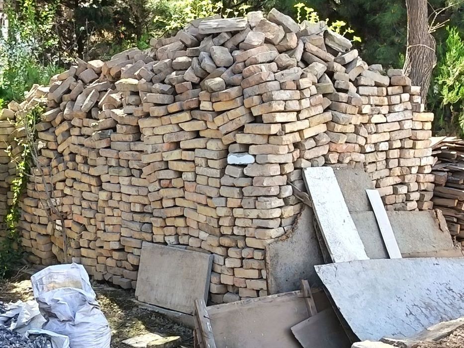 Б/у гишт сотилади