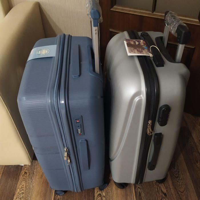 Чемодан средний новый