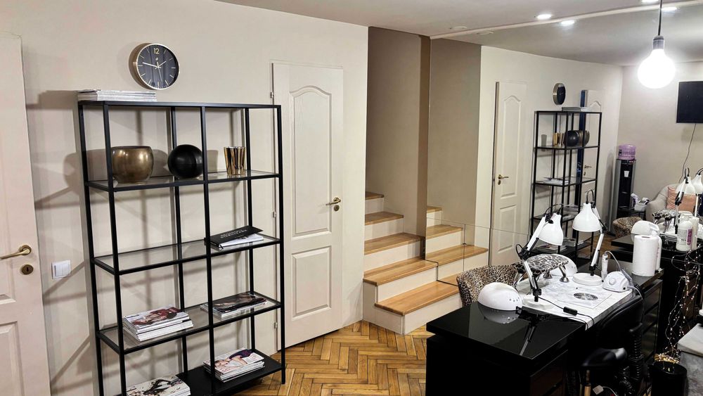 Inchiriez post manichiura in salon ultracentral