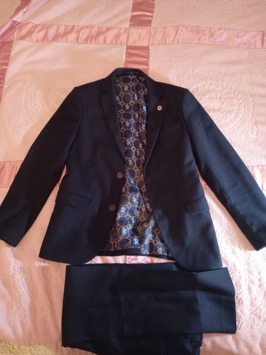 Продам костюм школьный