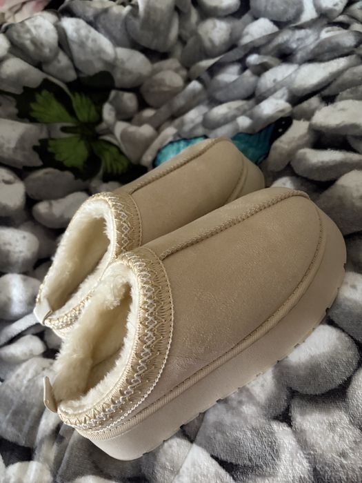 Papuci Tazz cu platformă – bej / ghetute pufoase stil UGG