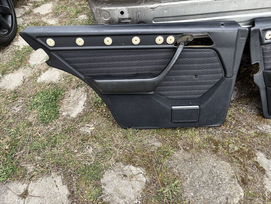 Салон за Мерцедес 124