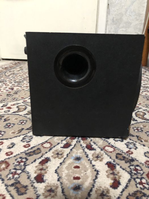 Сабвуфер с двумя колонками