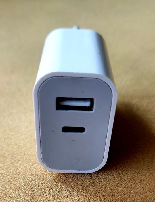 Нов адаптор 2&1  за различни устройства налични 2 броя цена за брой