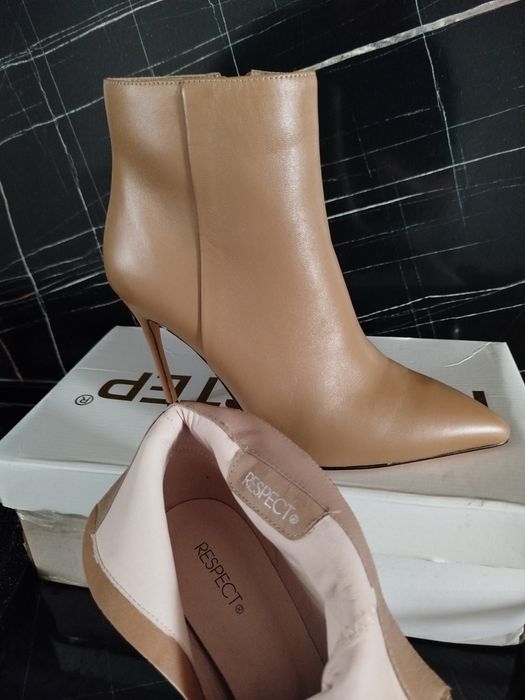 Сапоги женские продается