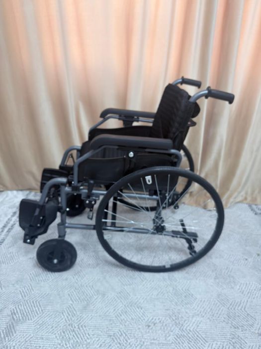 Продам инволидную коляску новая
