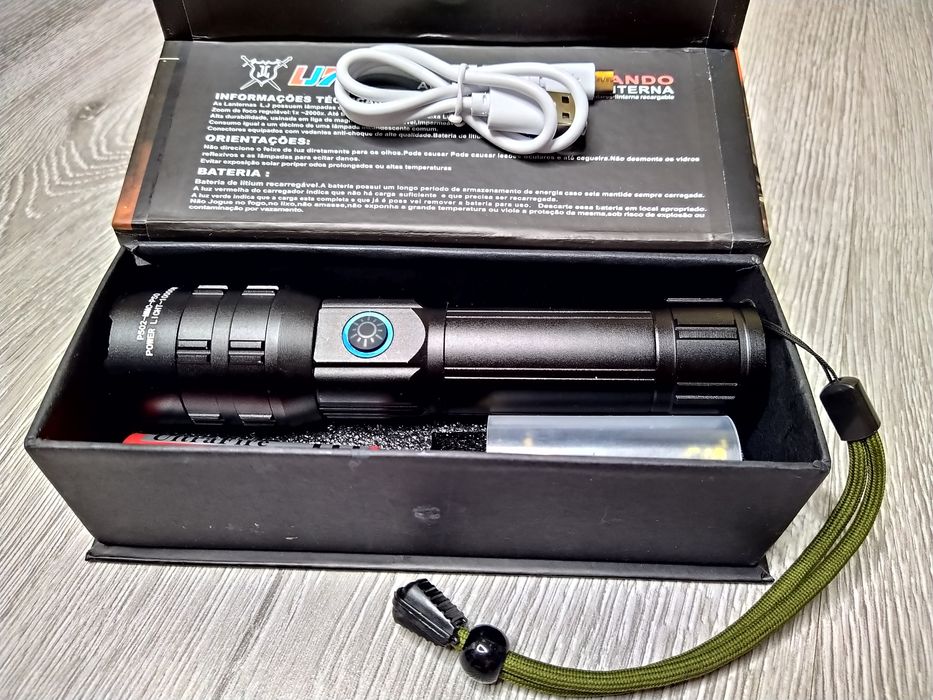 XHP50.2 CLASSIC MINI  Lanterna PUTERNICA mica, cu lupa si zoom