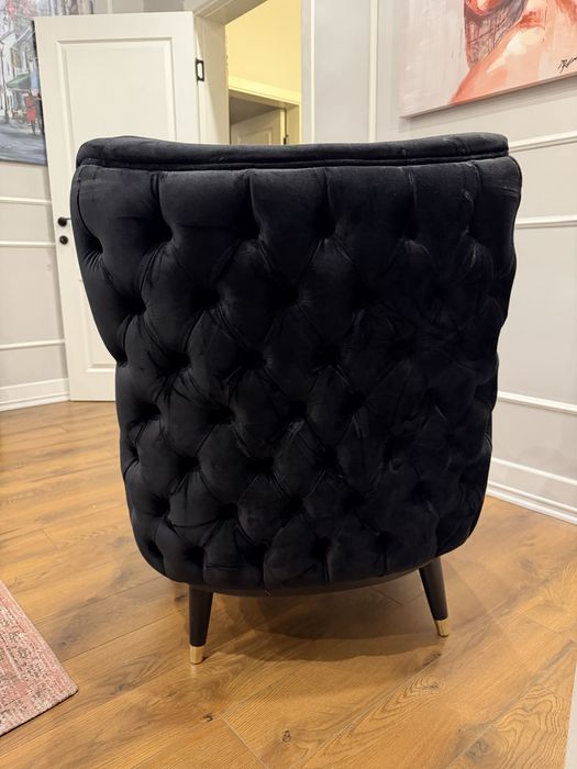 Диван, маси, столове, табуретка