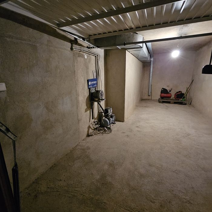 Гараж под наем в района на ритуална зала, улица Александър Дякович  18