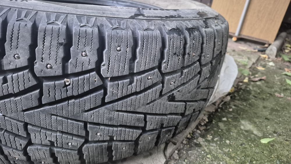 Шины Roadstone зимние шипованные