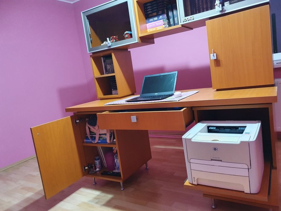 Birou făcut pe comandă, într-o stare foarte bună
