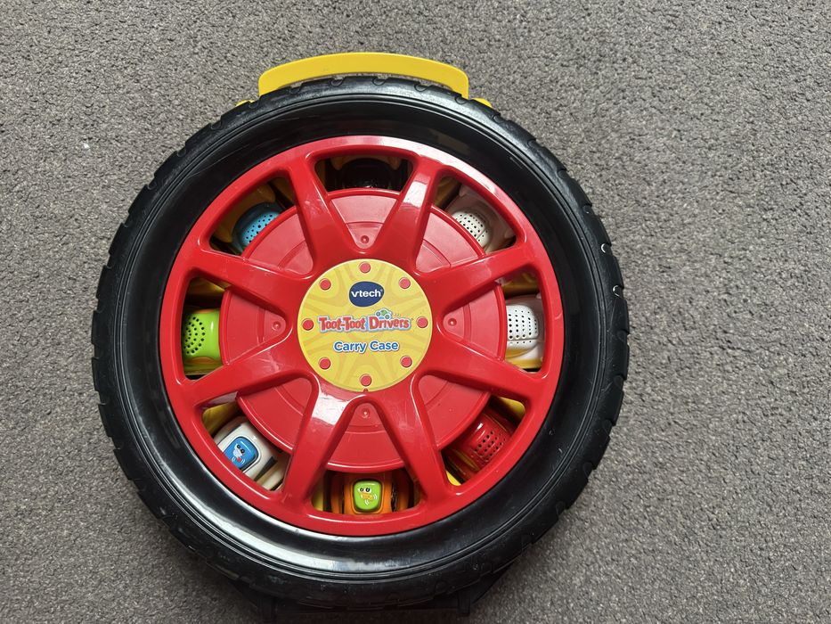 Roata Carry case Vtech toot toot cu 8 masinute