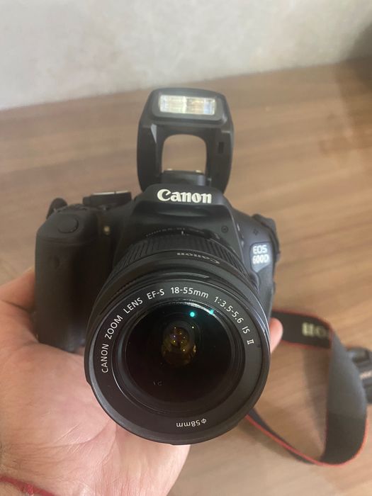 Цифровой фотоаппарат Canon EOS 600D