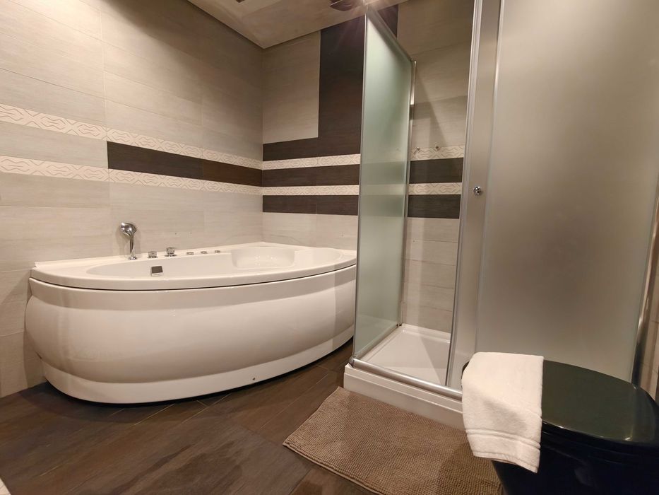 “Хан Крум“ просторен апартамент със сауна и джакузи в центъра на Варна