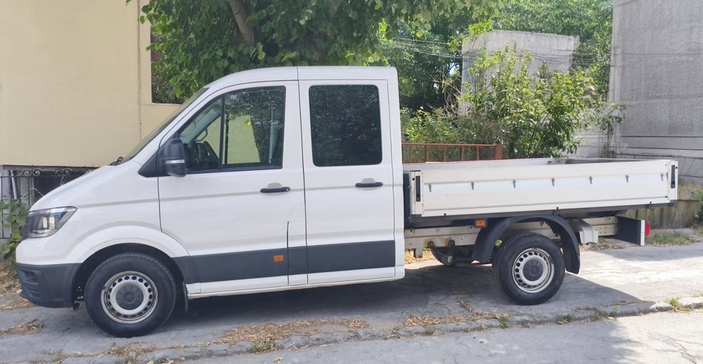 VW Crafter бордови бус под наем – товарен транспорт