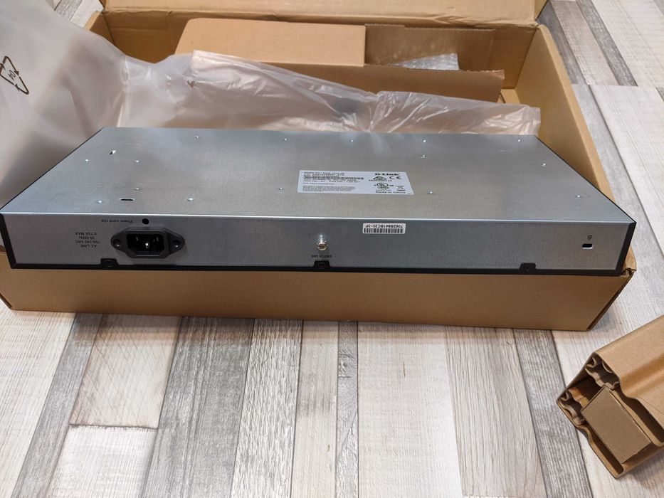 D-Link DGS-1510-28 28-port Stackable Gigabit Switch 24 x 10/100/1000BASE-T ports 4x 10GbE SFP+ ports nou