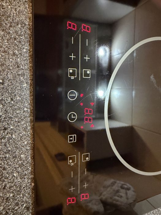 Индукционен плот Electrolux EHD-60020P за ремонт/части