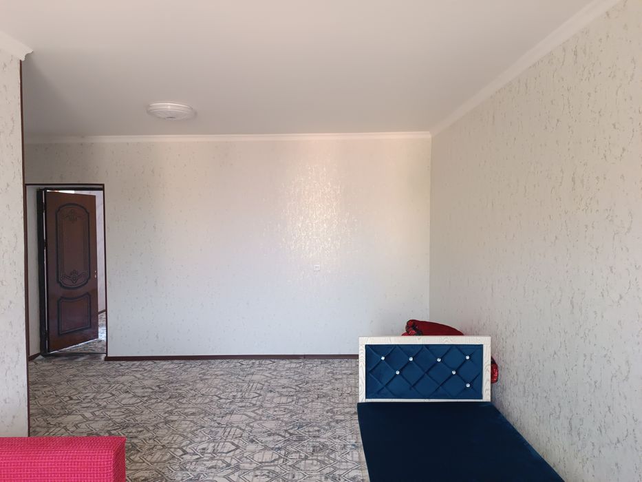 Навоий шахарга Чўтқарага яқин чиройли уй углавой ховли 7 сотих 6 хона