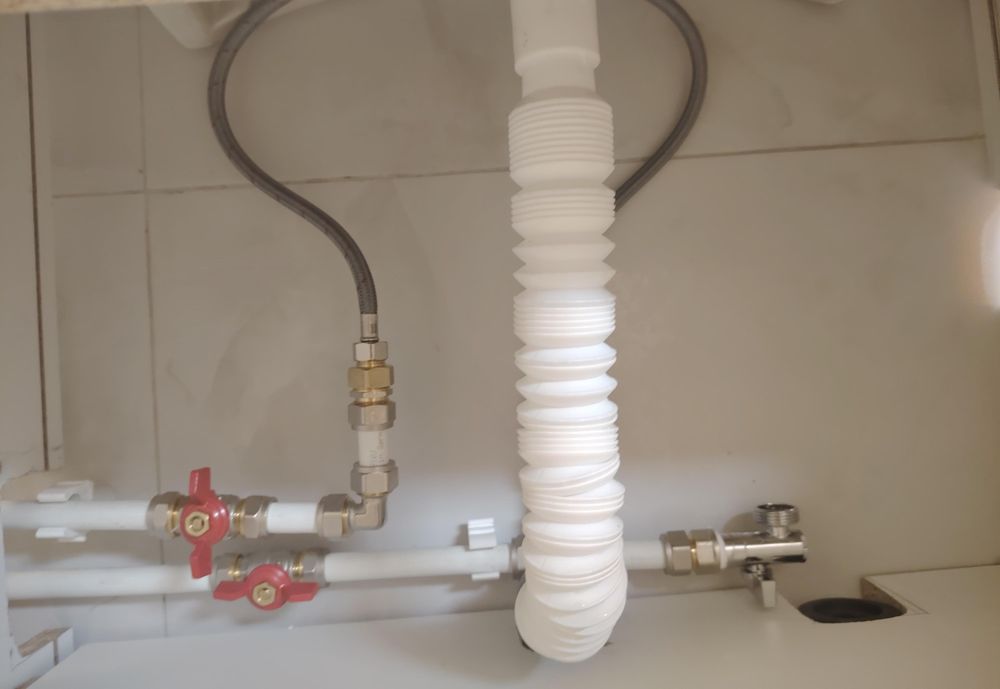 Ofer servicii rapide și profesionale de montaj, înlocuire  baterii sanitare. Pun accent pe curățenie, execuție corectă și prețuri corecte.