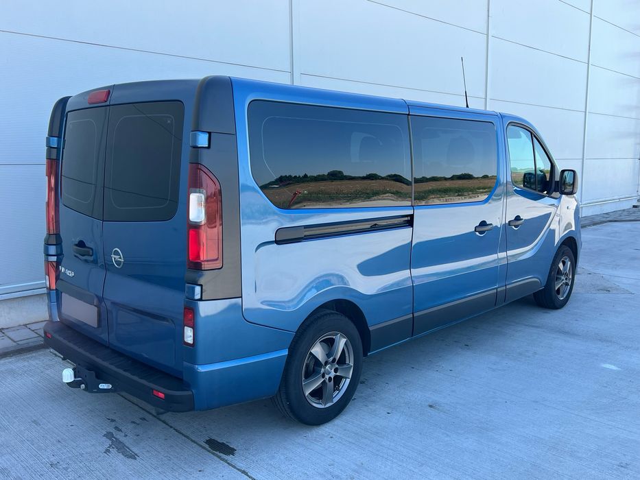 Opel Vivaro - 2019 - 8+ 1 locuri- 1.6 diesel - varianta lunga 9 locuri