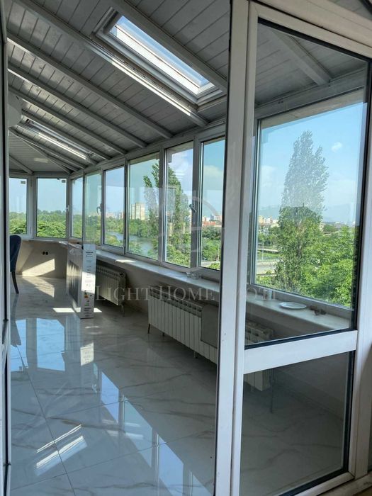 Продава се Тристаен апартамент в Пловдив, Кършияка - 220 кв.м за 2037 €/кв.м - Снимка #11