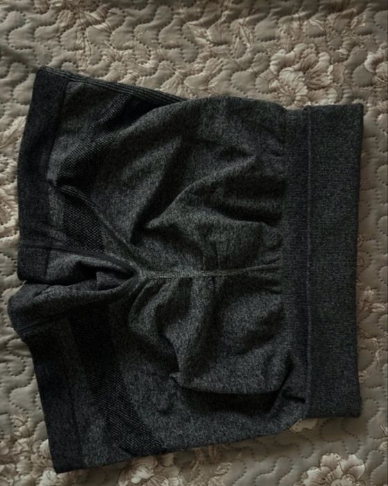 pantaloni scurți