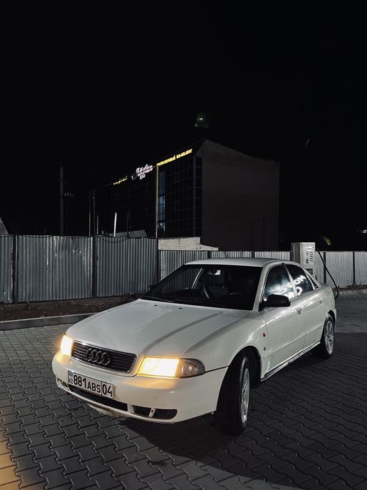 Ауди а4 В5 1995г 1.8об