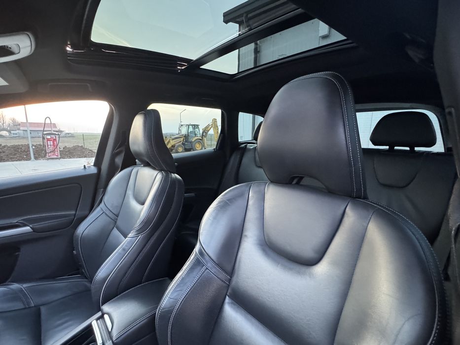 Volvo Xc60 R Design/automat/pano/camera/harman kardon/rate/garantie