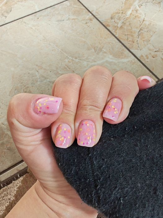 Servicii de manichiura la preturi accesibile