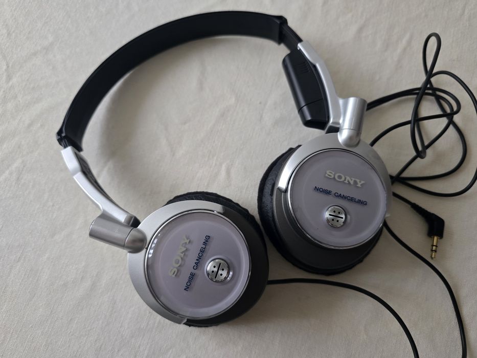 Căști Sony cu noise cancellation