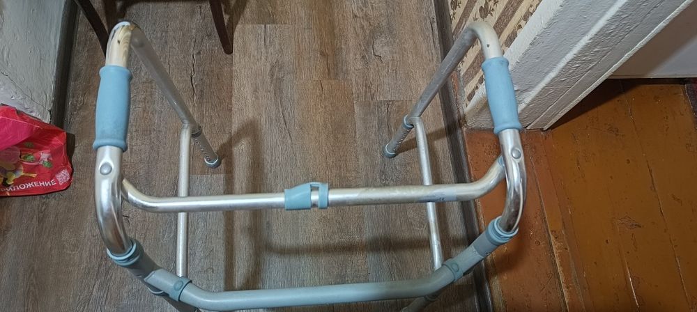 Продам ходунки для взрослых.