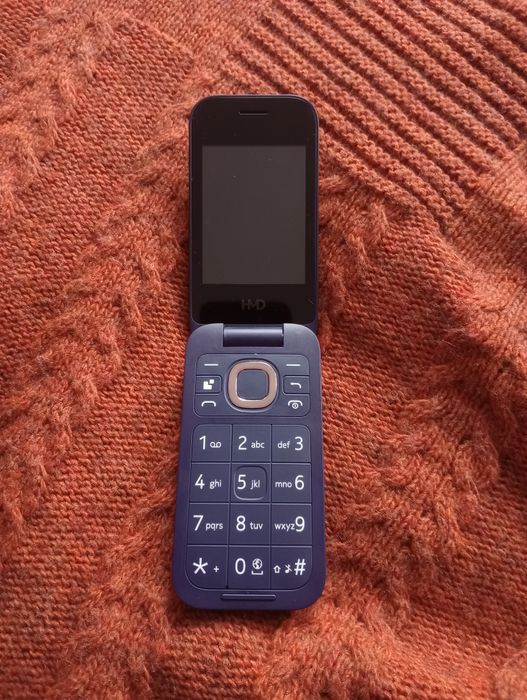 Мобилен телефон с капаче, ВИОЛЕТОВ