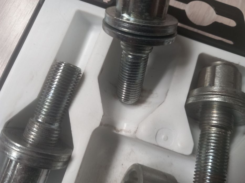 Секретни болтове за алуминиеви джанти Пежо/Ситроен,  Peugeot/Citroen