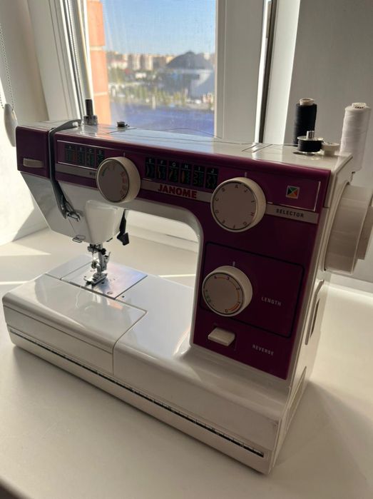 Продам швейную машинку