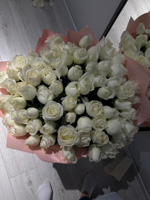 Белые розы  71шт