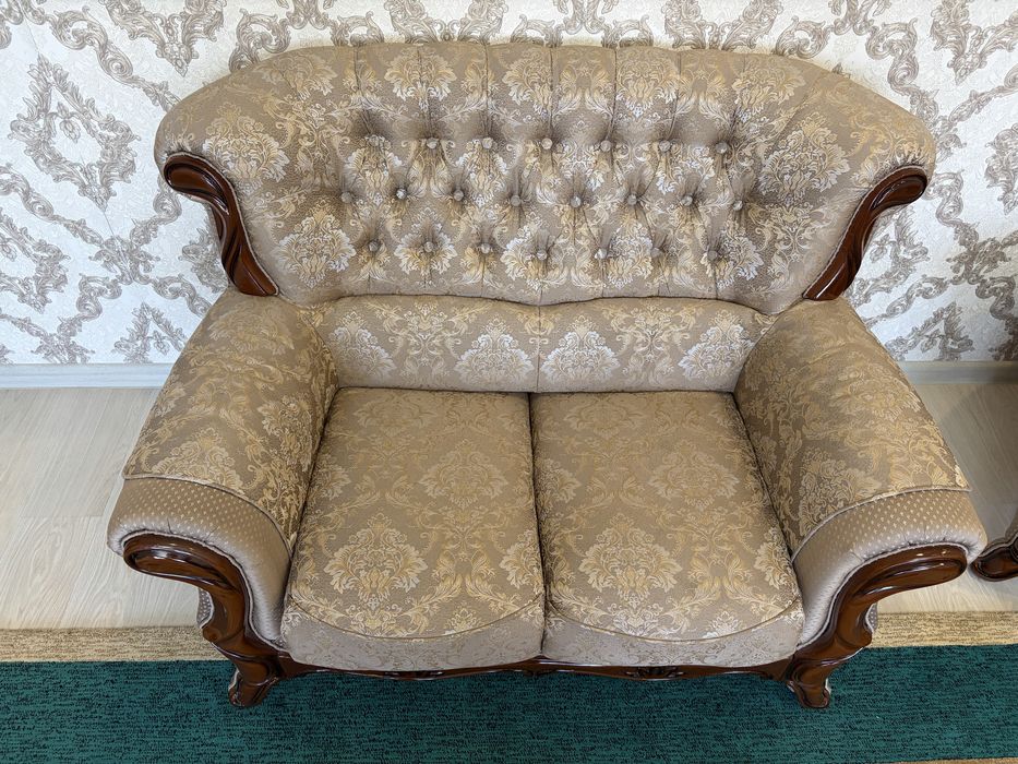 Продам комплект диванов