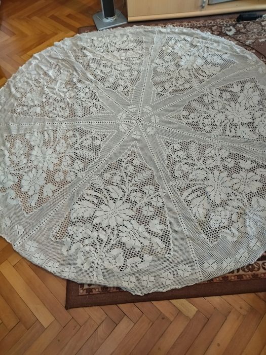 Продавам покривка за маса