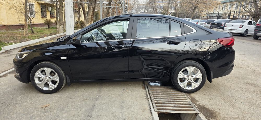 Продаю свою машину Onix