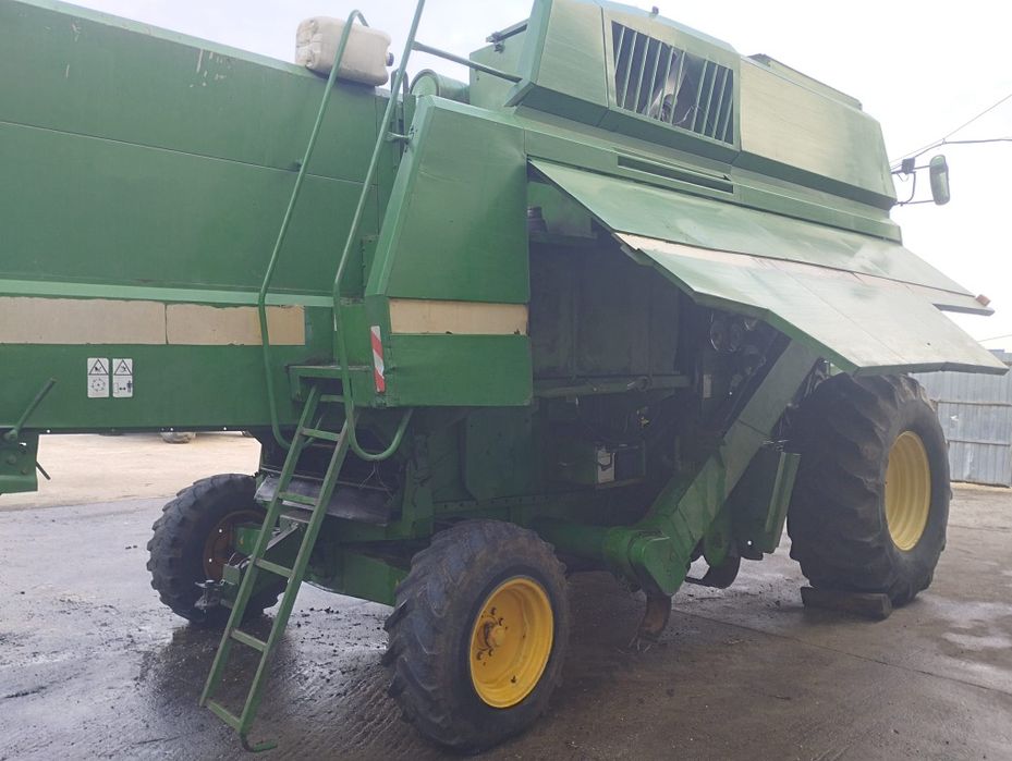 Combina John Deere 2056