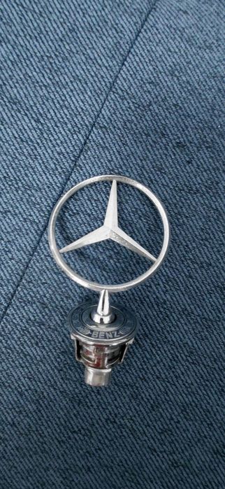 Документа за Mercedes-Benz и емблема