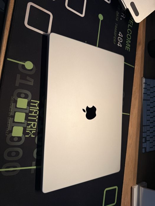 MacBook Pro 16” (2021) M1 Max, 64GB RAM, 1TB SSD — Ca nou