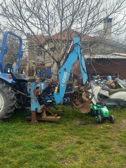 Багер с 4 кофи закача се з трактор