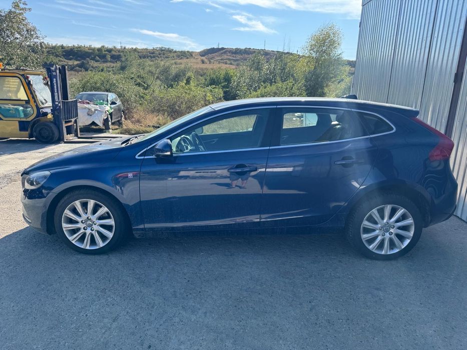 Dezmembrez Volvo V40 orice piesa dispnibila