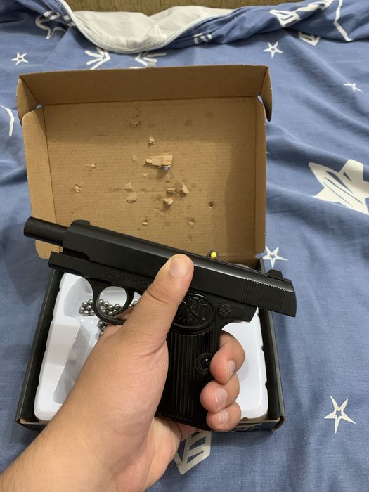 Продам пистолет m17 airsoft 6mm почти новый недорого