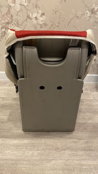 Продам детское автокресло Chicco