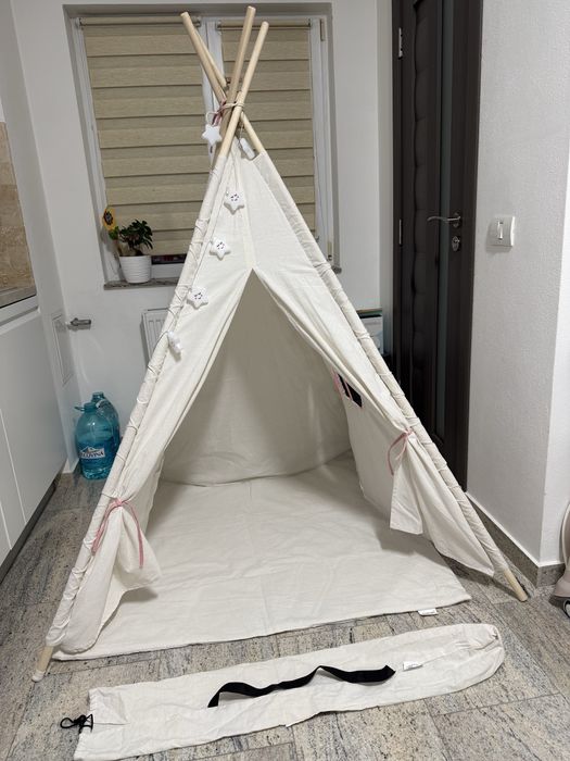 Cort teepee bej cu roz